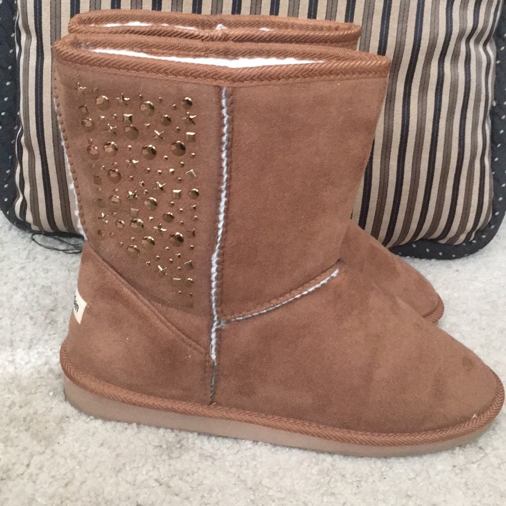 Chestnut brown boots
